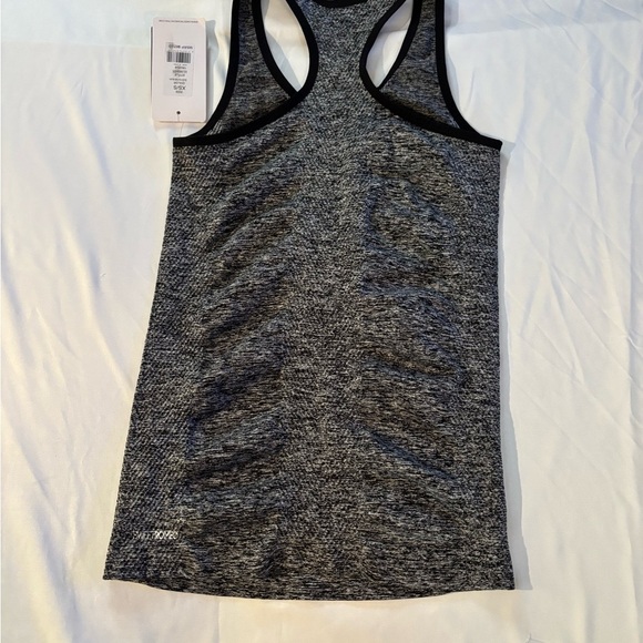 Sweet Romeo Gray Fitted Sleeveless Tank Top - Picture 3 of 4
